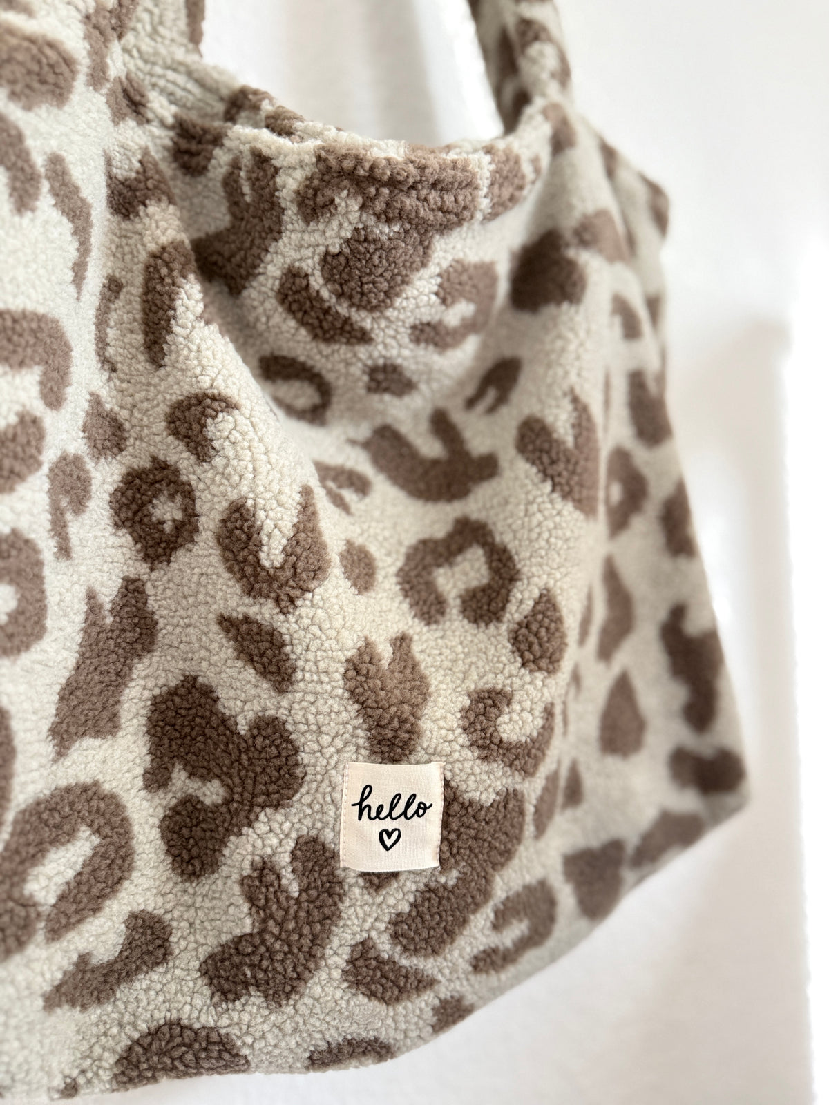 Mom Bag - Hangemachte Große Wickeltasche & Shopper im Teddy Leo Look