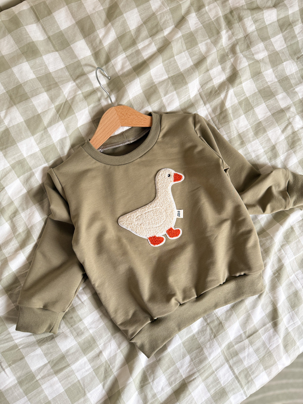Handmade Pullover mit Gans-Patch | Bio French Terry Olive