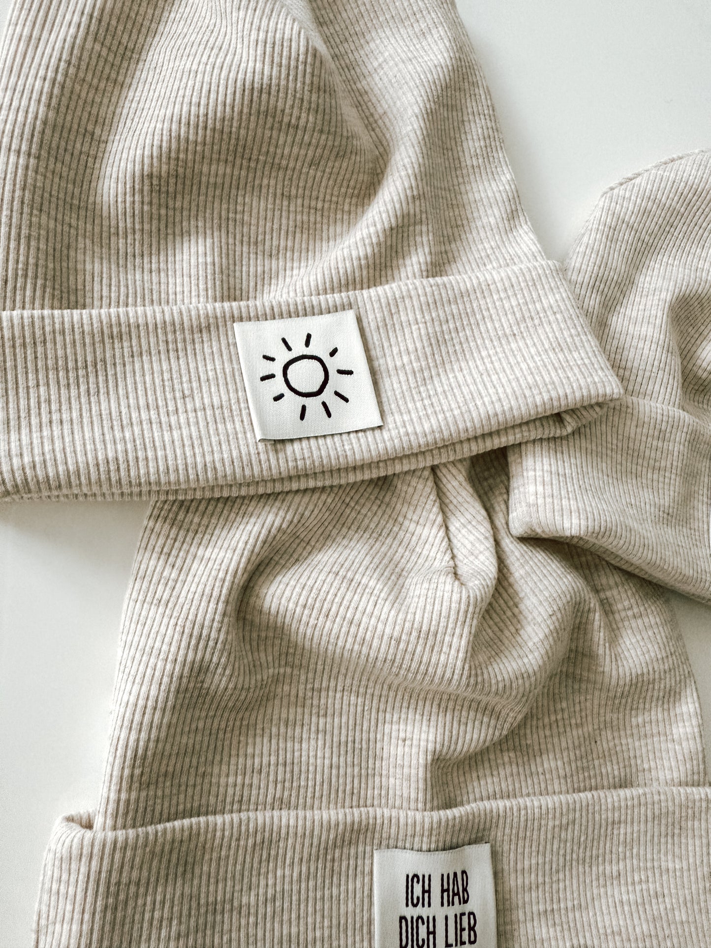 Handmade Ribjersey Beanie – Beige Meliert (Unisex)