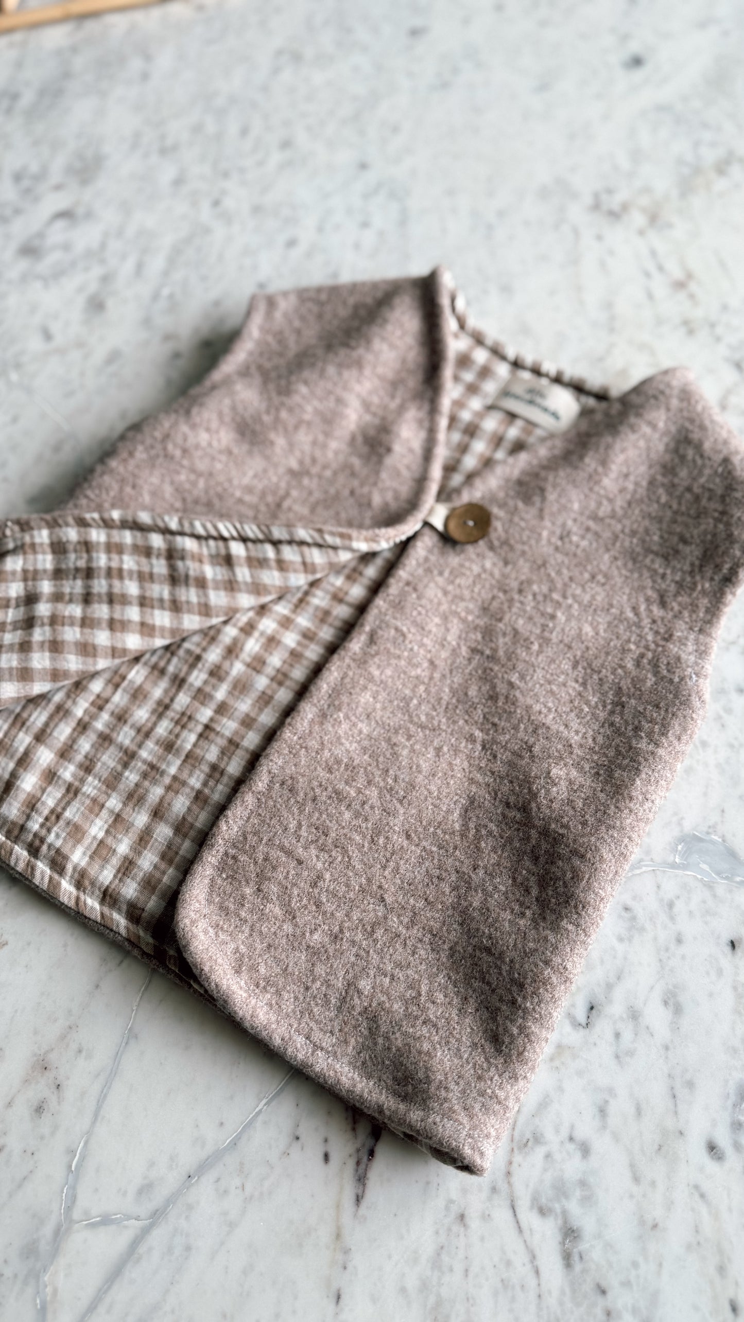 Wollwalkweste mit Gans-Motiv – Handmade & Unisex (Beige)