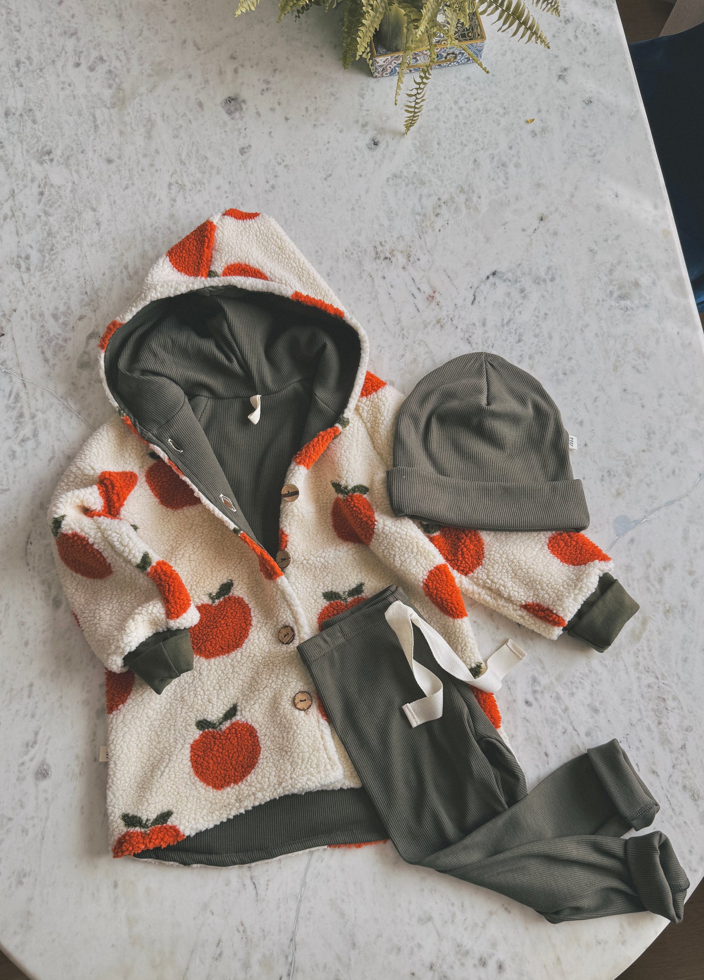 Teddyjacke für Kinder mit Apfel-Motiv – Unisex mit Baumwoll Rippjersey Innerstoffe