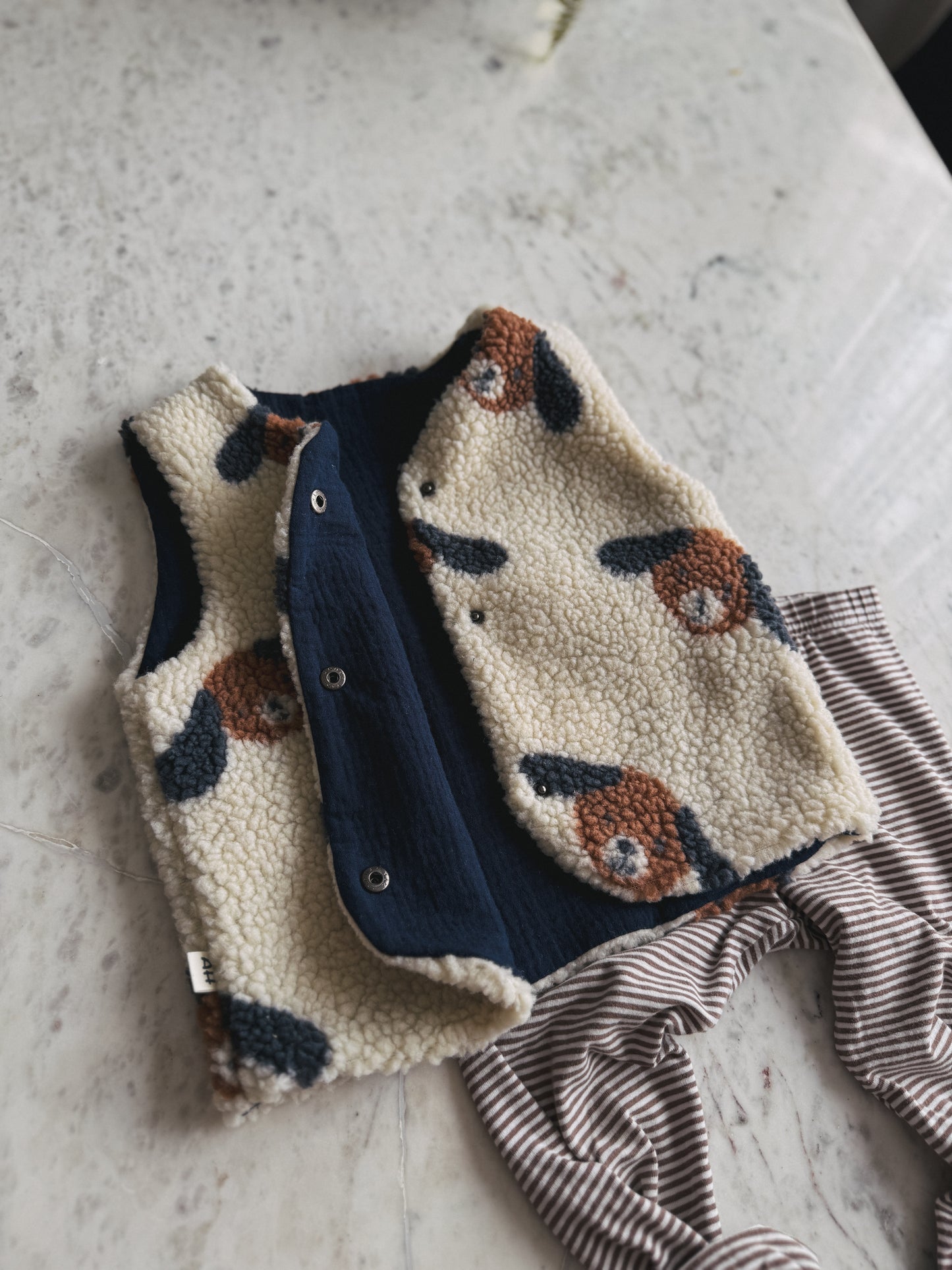 Handmade Kinder Teddyweste mit Hunder Muster & Musselin Futter