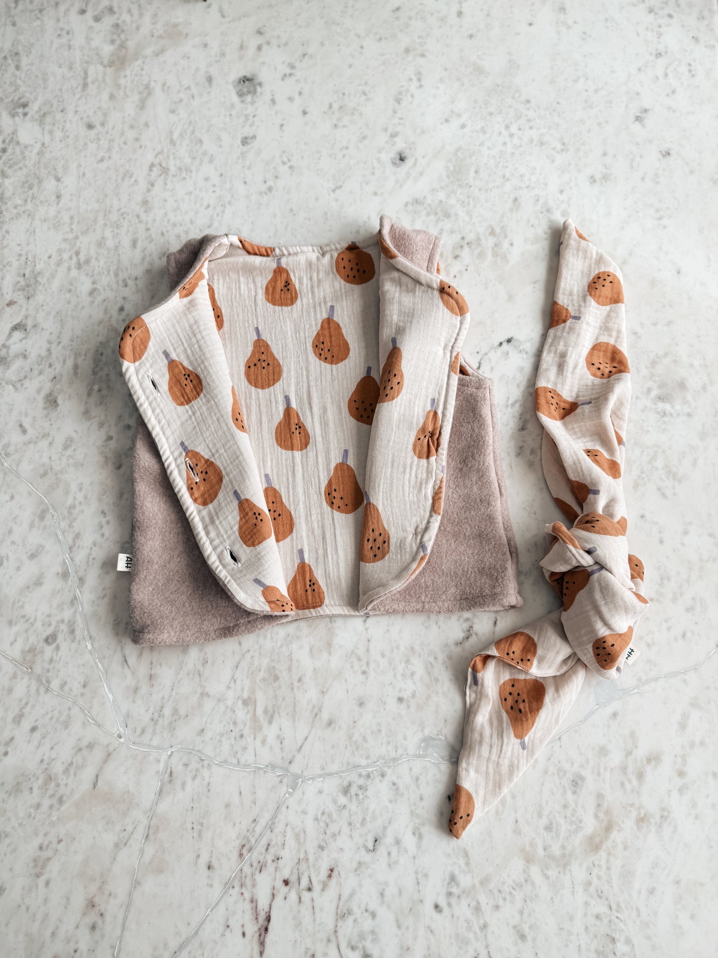 Handgemachte Kinder Baumwollfleece Weste mit Birnen Musselin | Beige