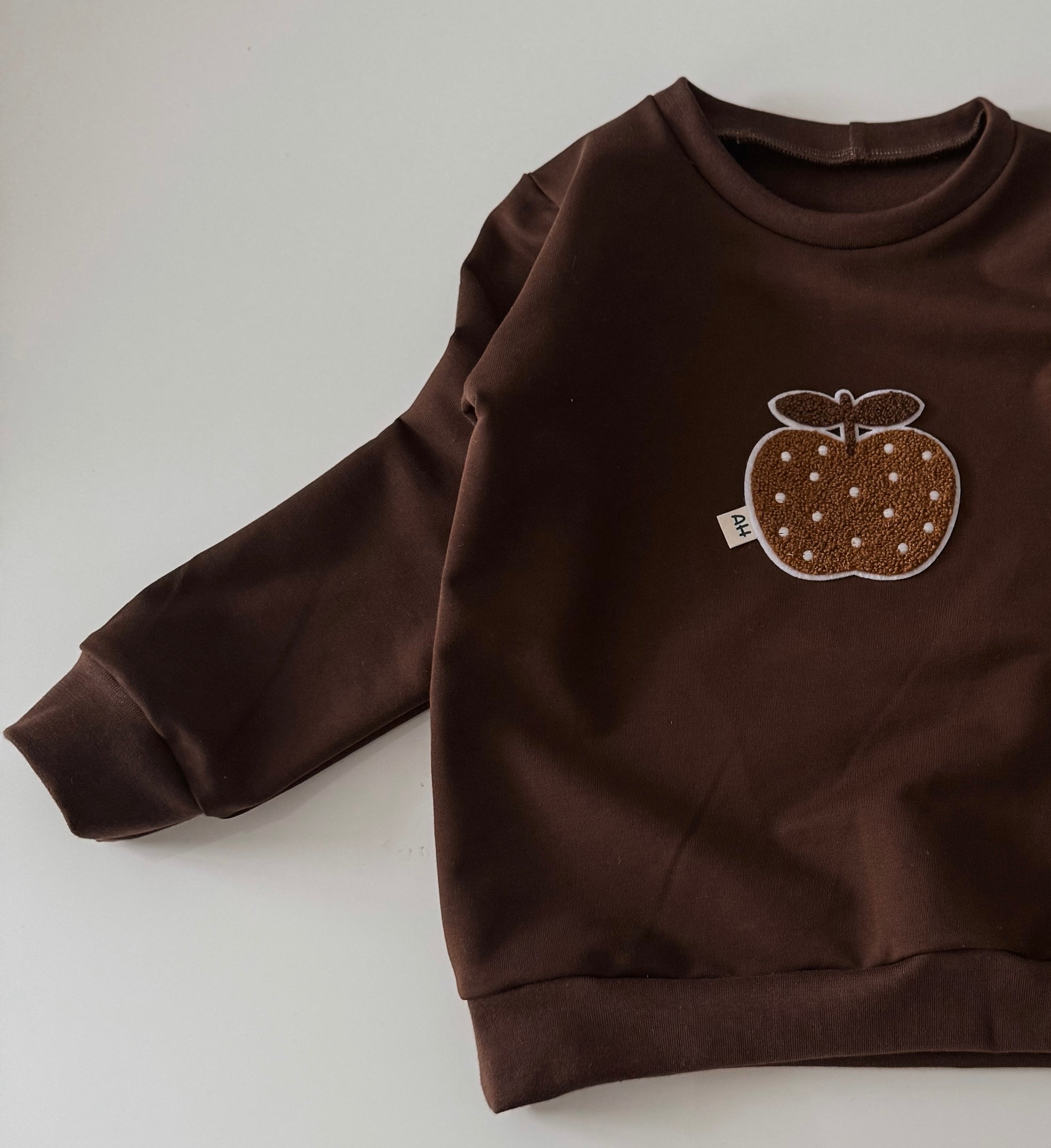 Braun Oversize Pullover für Kinder mit Apfel Patch 