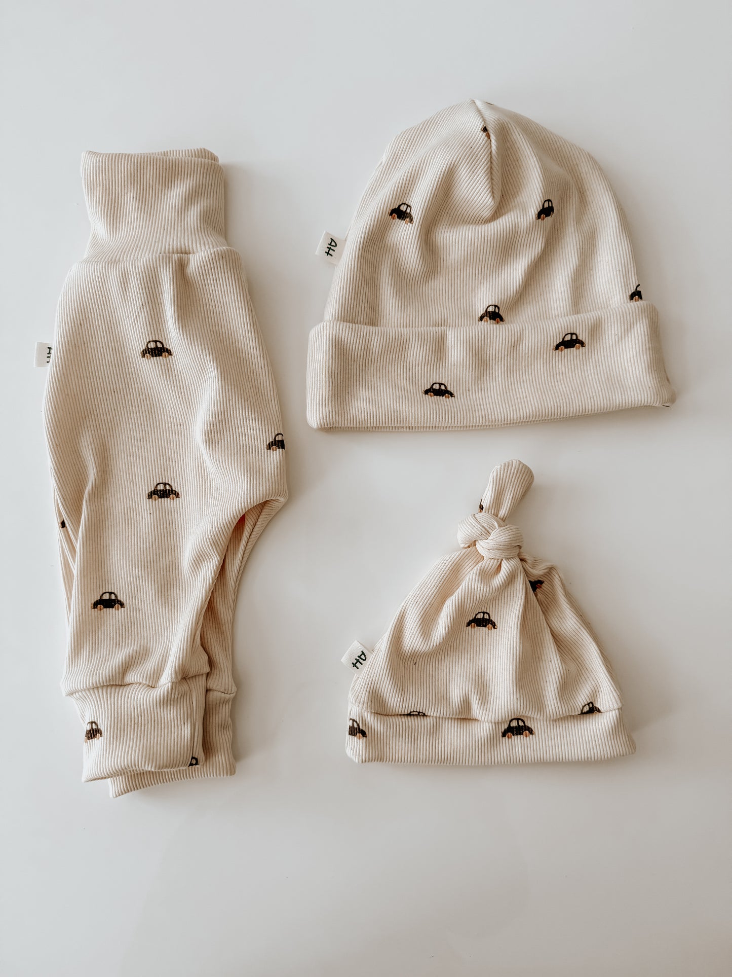 Wunderschönes Baby Kleidung Set – Hose & Knotenmütze | GOTS Bio Rippjersey | Handgemacht