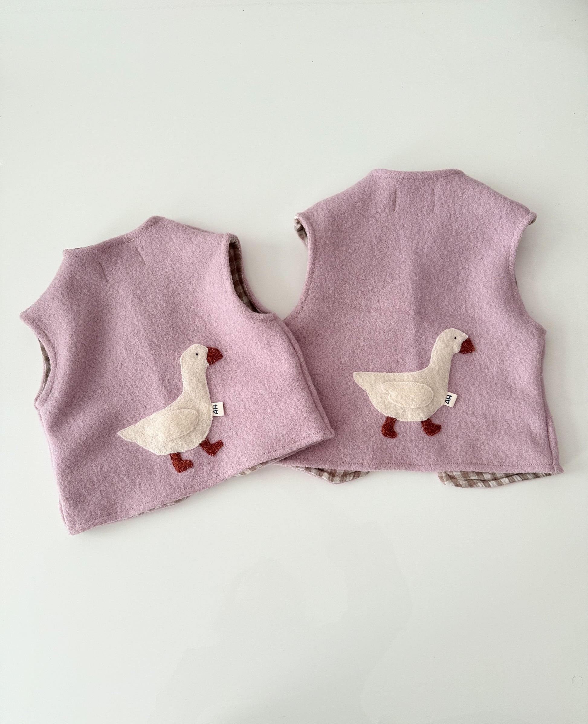 Rosa Wollweste mit Gans Motiv/ Handmade für Mädchen