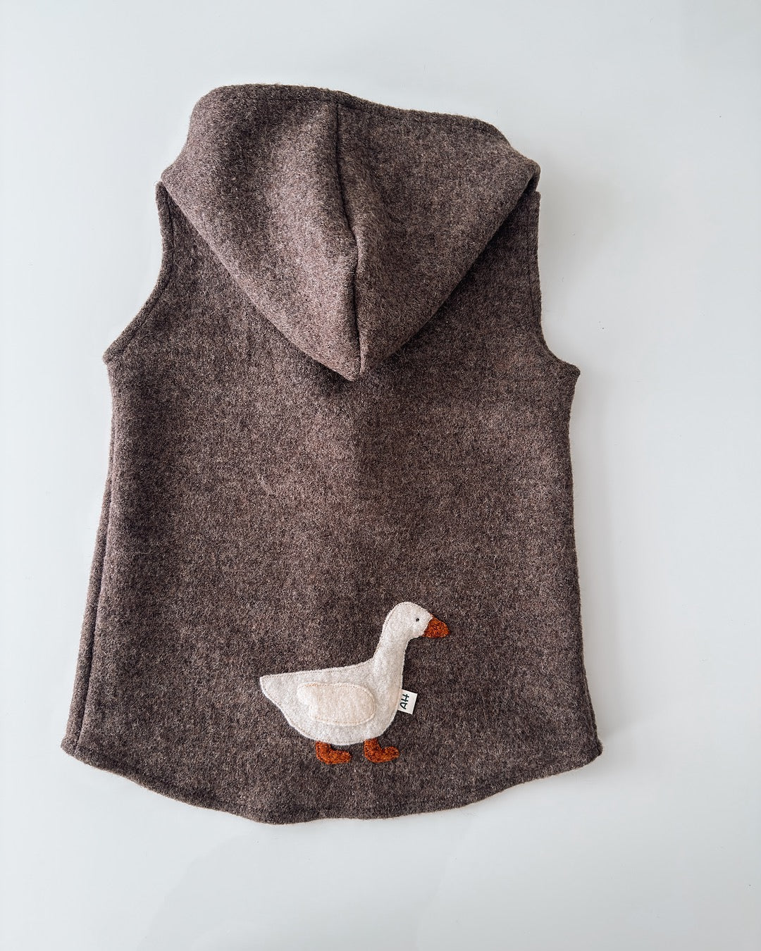 Walkweste Mit Kapuze und Gans Aplikation