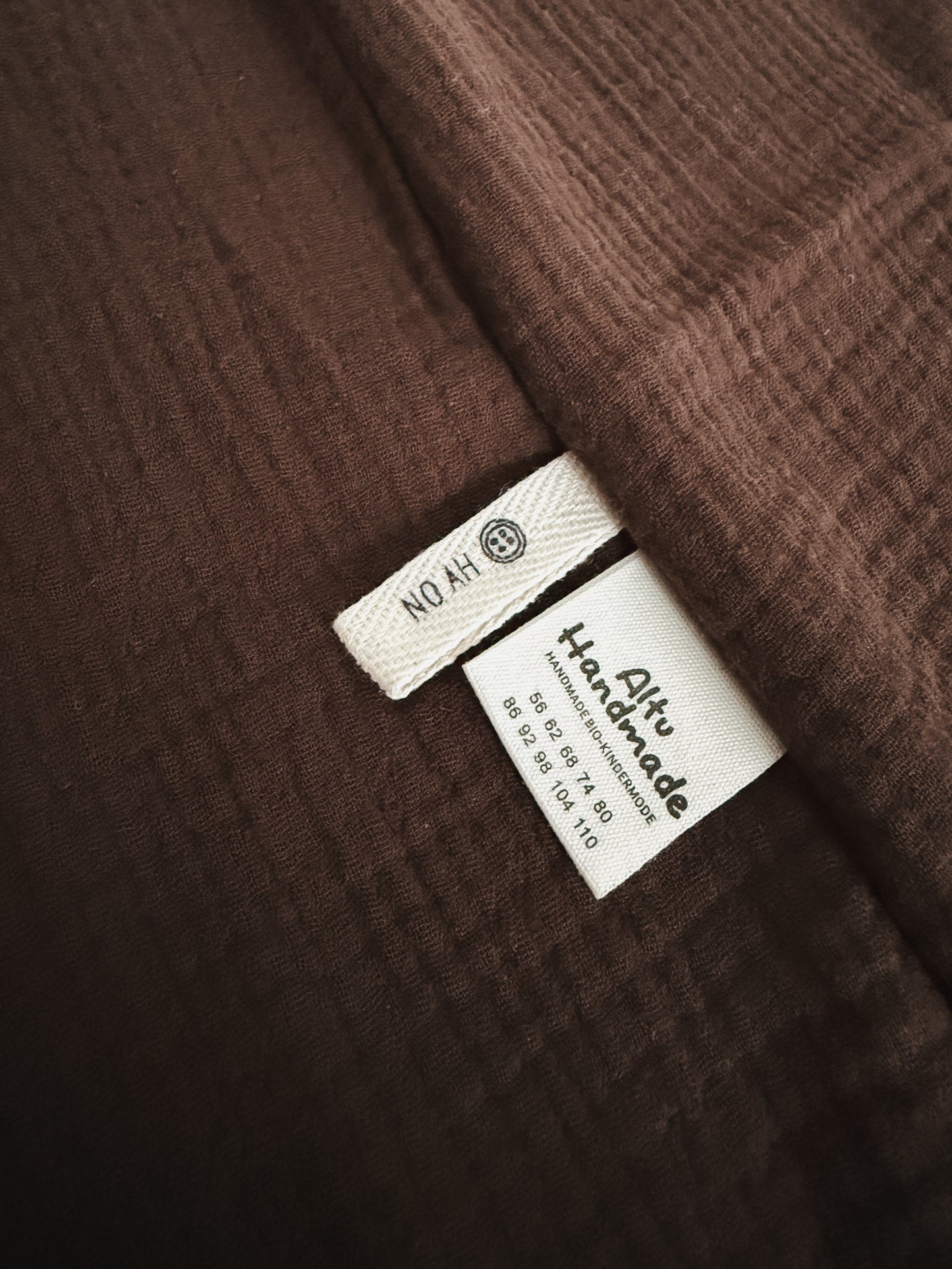 Brown Pullover mit süßem Chenille-Patch Apfel