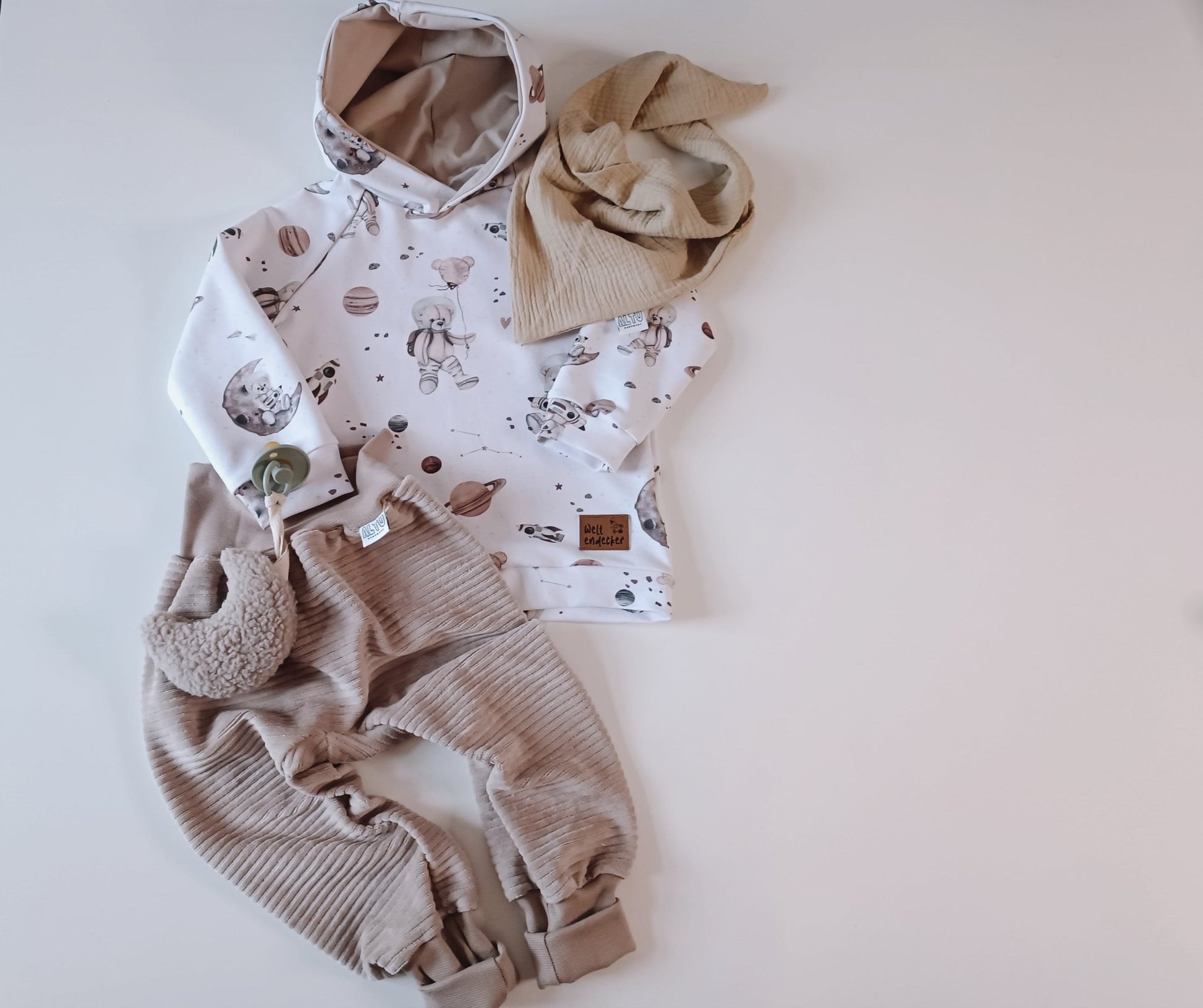 Baby Toddler Kleidung Set Pumphose Mitwachshose Hooded Pullover Teddy in Space Handmade - AltuHandmade AltuHandmade Baby Toddler Kleidung Set Pumphose Mitwachshose Hooded Pullover Teddy in Space Handmade