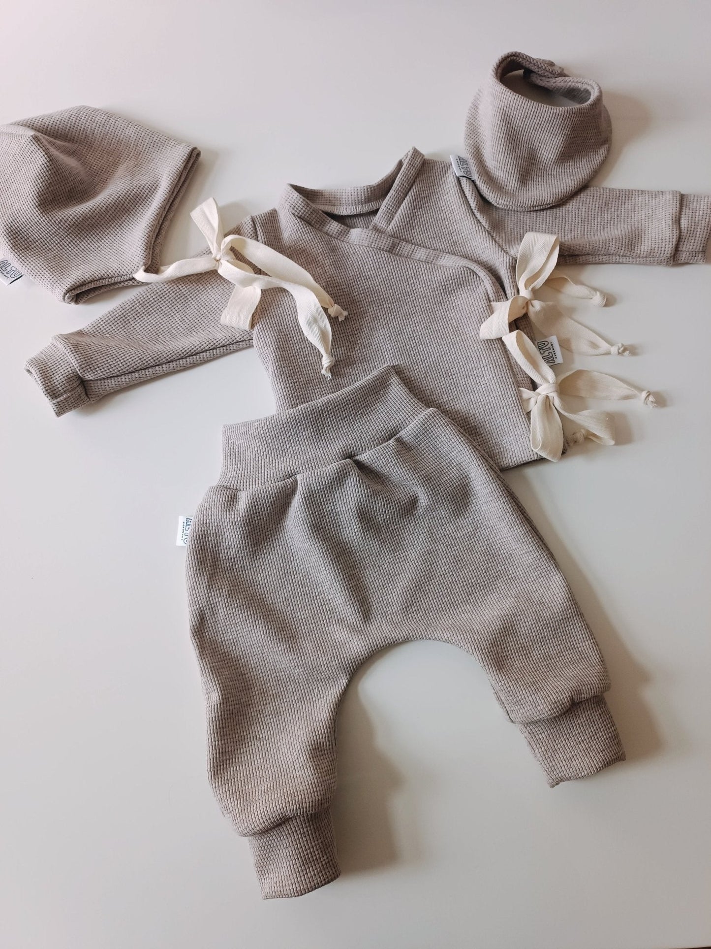 Beige Waffeljersey Baby Set Handmade - AltuHandmadeAltuHandmadeBeige Waffeljersey Baby Set Handmade