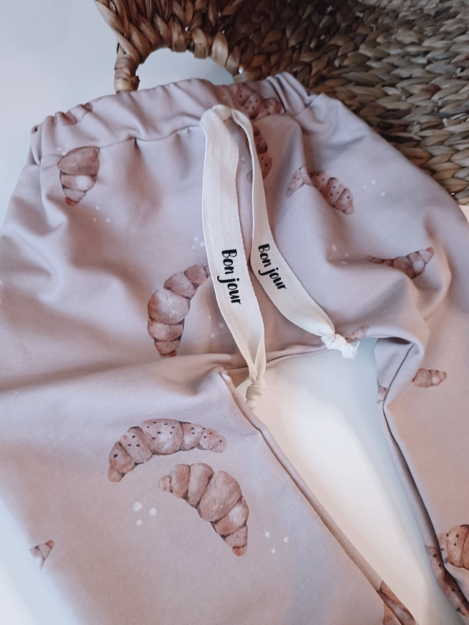 Croissant French Terry Jogginghose Haremhose Bonjour Handmade - AltuHandmadeAltuHandmadeCroissant French Terry Jogginghose Haremhose Bonjour Handmade