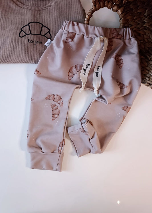 Croissant French Terry Jogginghose Haremhose Bonjour Handmade - AltuHandmadeAltuHandmadeCroissant French Terry Jogginghose Haremhose Bonjour Handmade