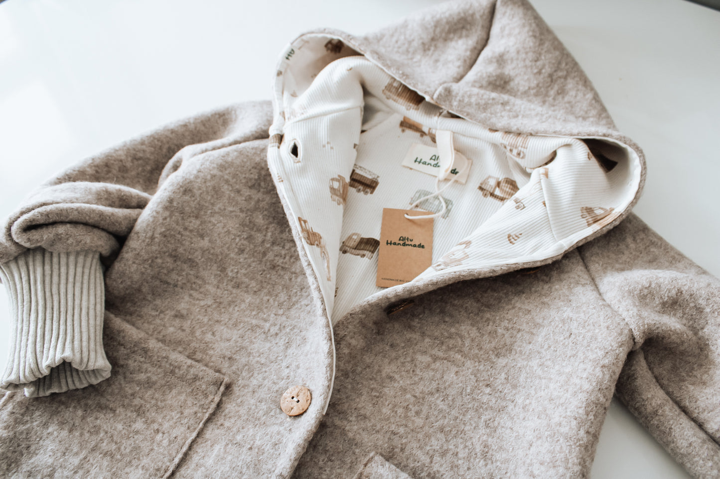 Handgemachte Walkjacke mit Taschen – Größe 104/110