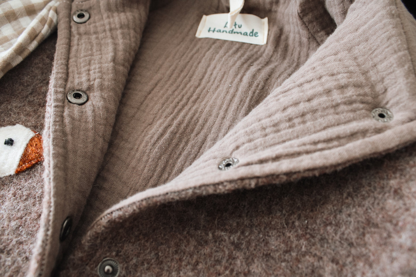 Handgemachte Walkjacke mit Gans-Applikation – Größe 104/110