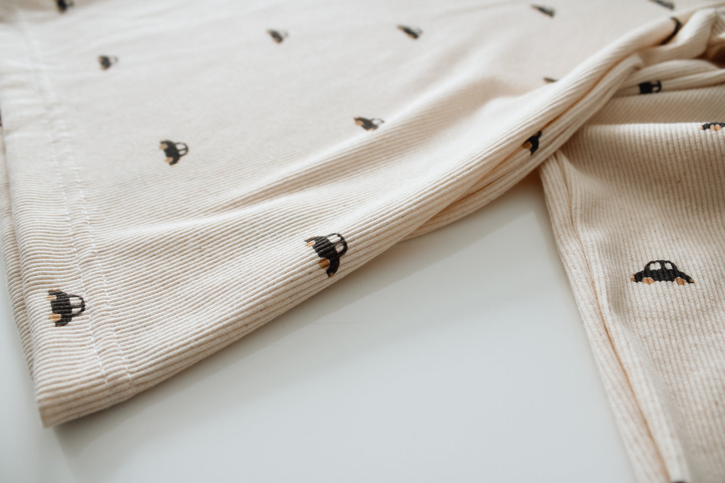 Langarmshirt "Autos" aus GOTS-zertifizierter Bio-Baumwolle – Handmade