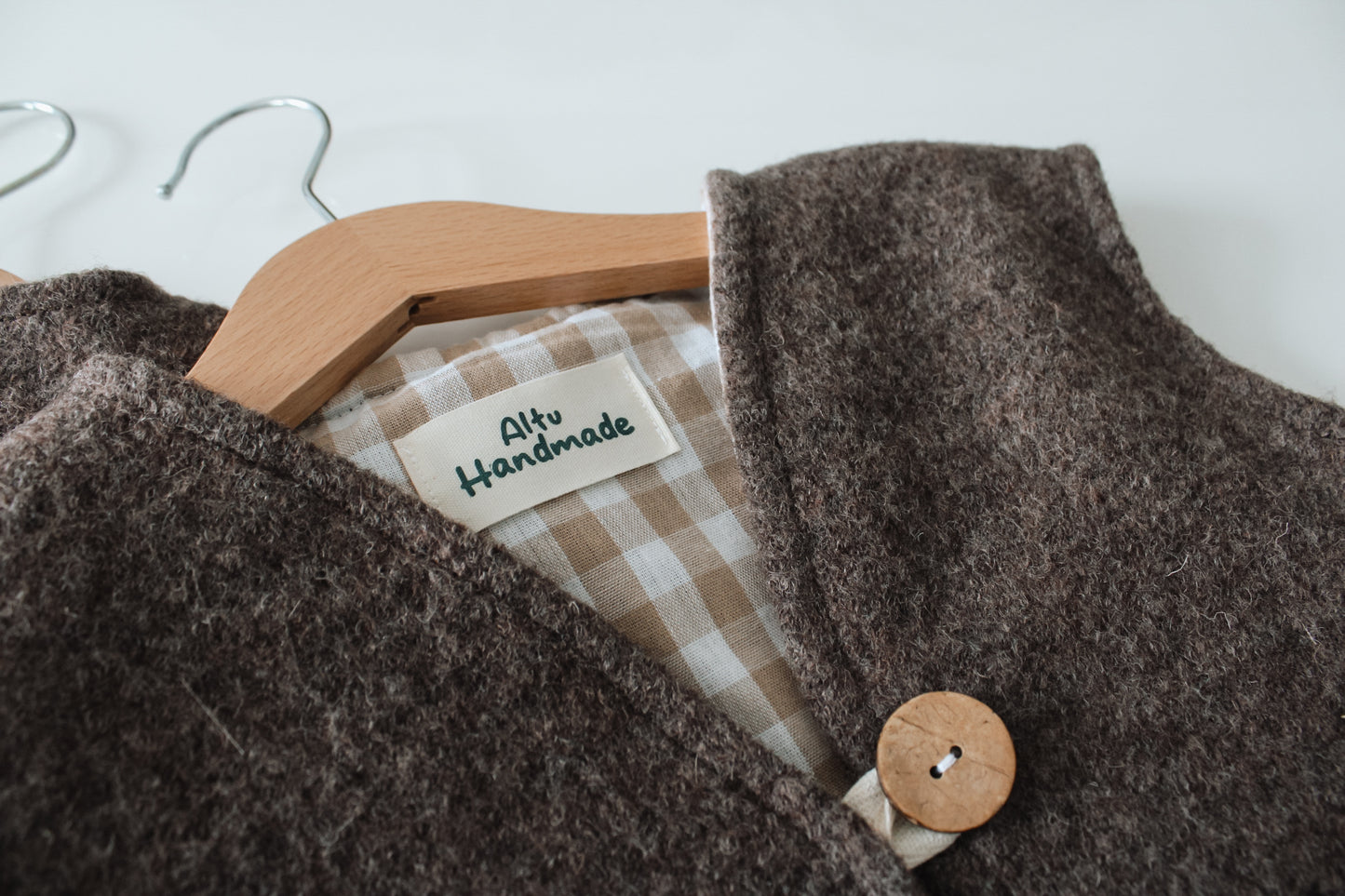 Wollwalkweste mit Gans-Motiv – Handmade & Unisex (Braun)