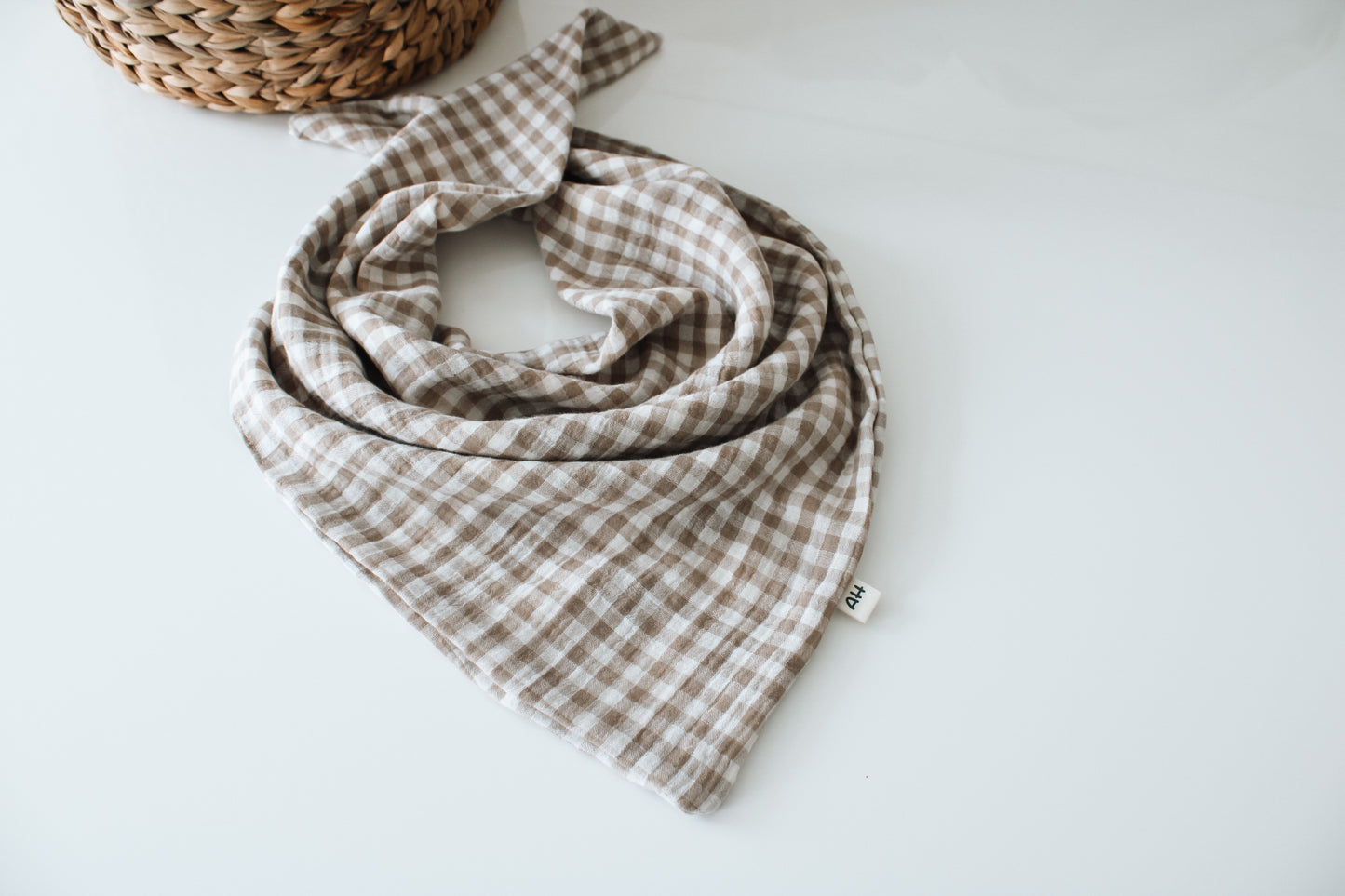 Musselin Halstuch für Kinder – Handmade mit süßem Squares-Motiv