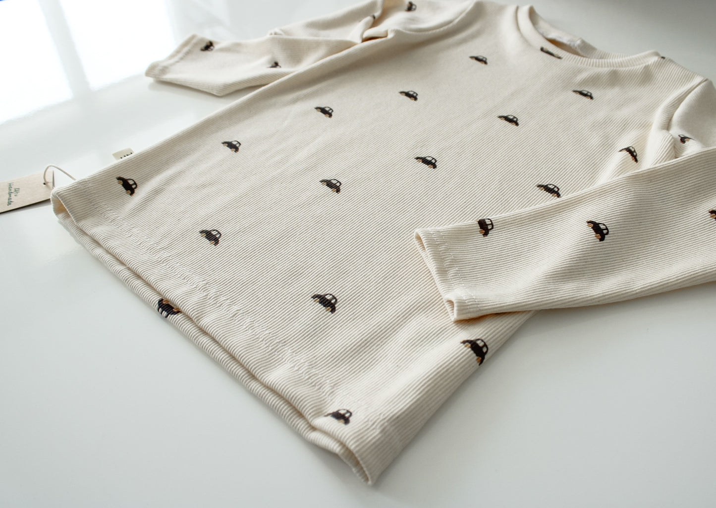 Langarmshirt "Autos" aus GOTS-zertifizierter Bio-Baumwolle – Handmade