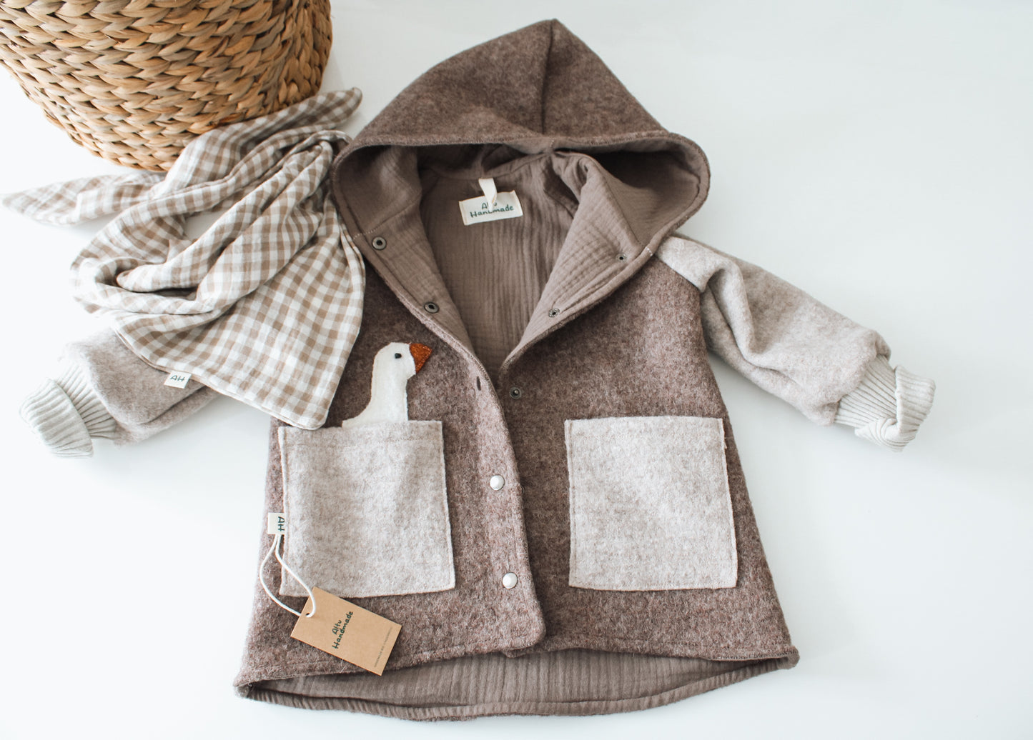 Handgemachte Walkjacke mit Gans-Applikation – Größe 104/110