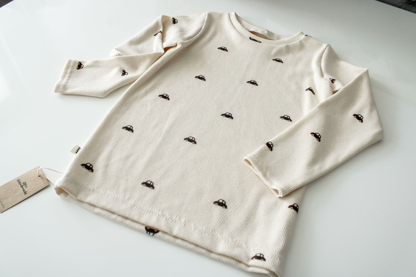 Langarmshirt "Autos" aus GOTS-zertifizierter Bio-Baumwolle – Handmade
