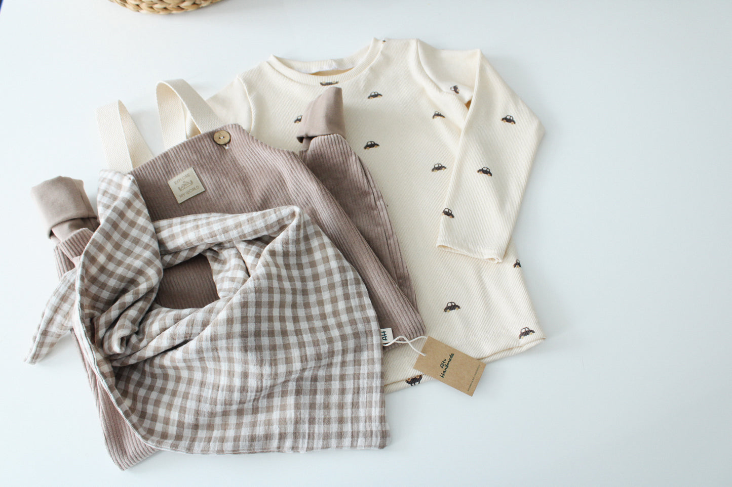 Musselin Halstuch für Kinder – Handmade mit süßem Squares-Motiv